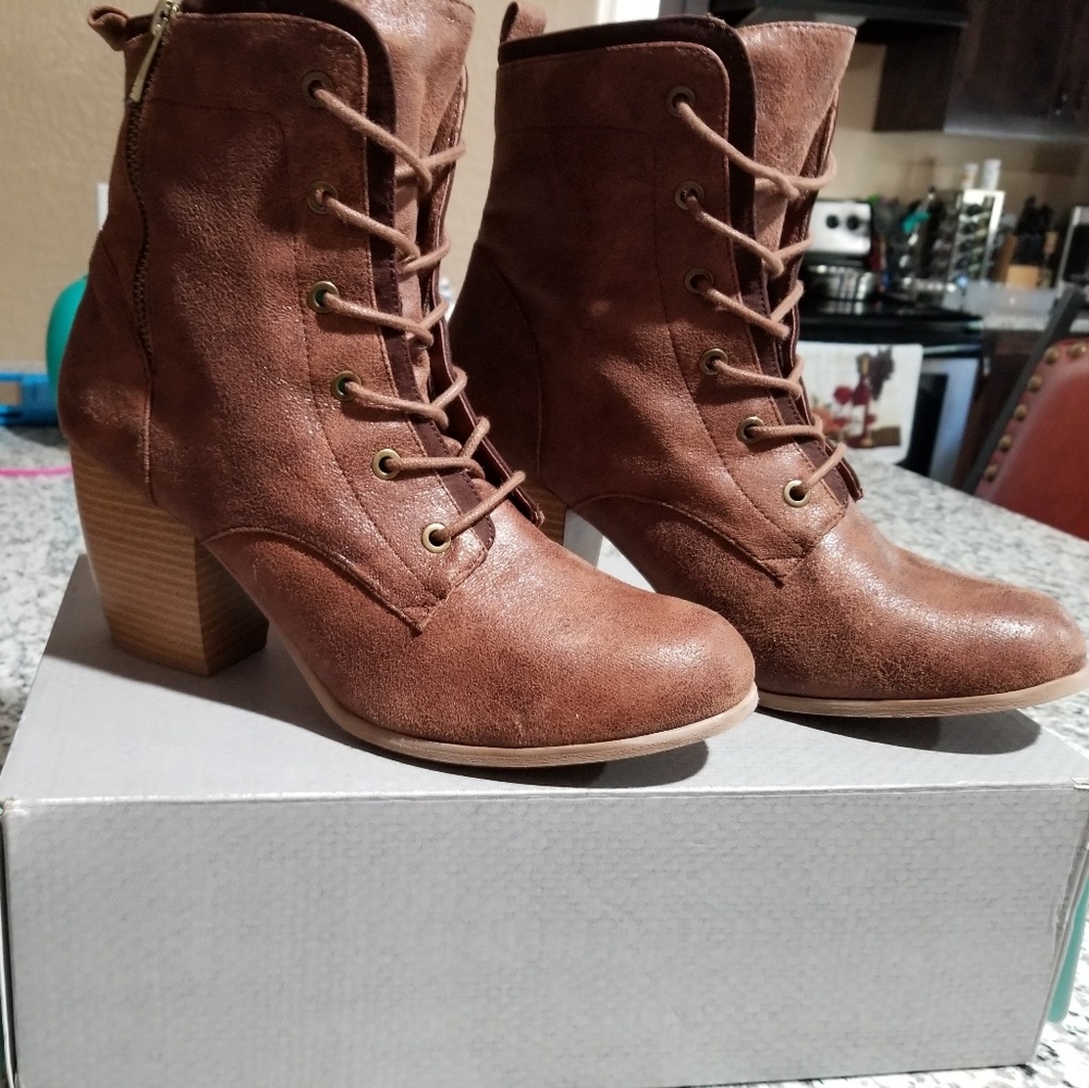 Boot - Picture 2 of 2